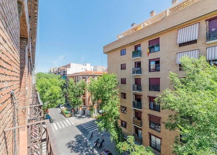 Amazinn Stay Madrid Reina Sofia